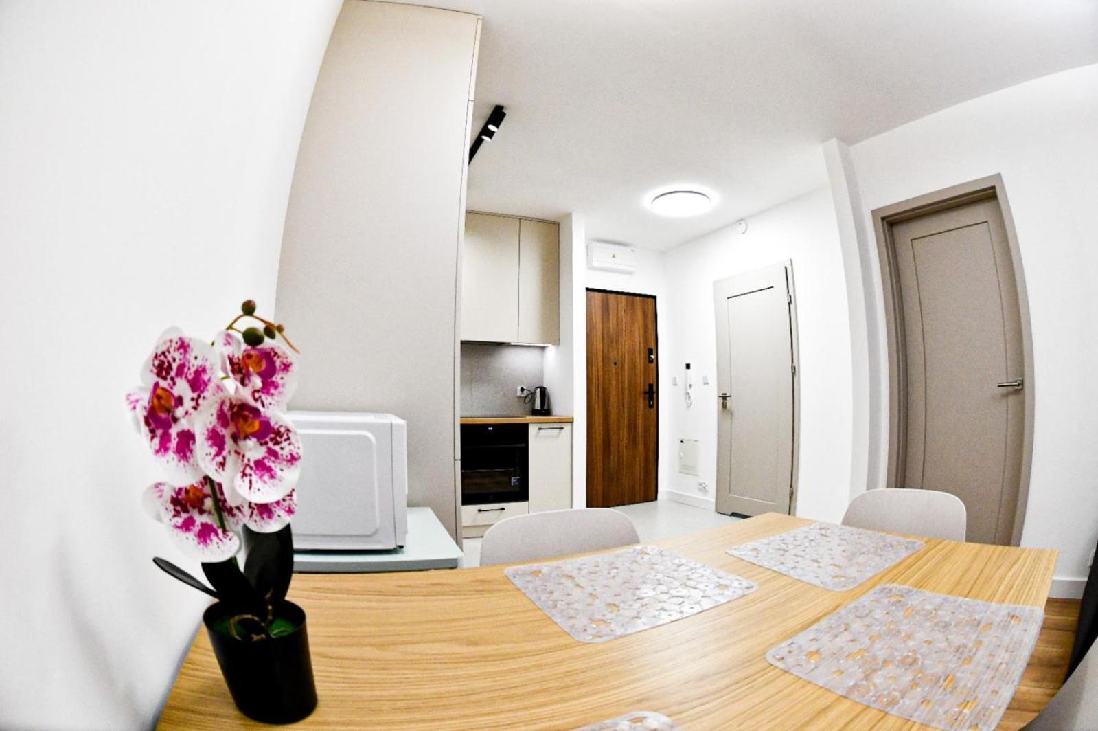 Elegant Two-Room Apartment, Sleeps 4, Near Turon Arena, With Balcony Краков Экстерьер фото